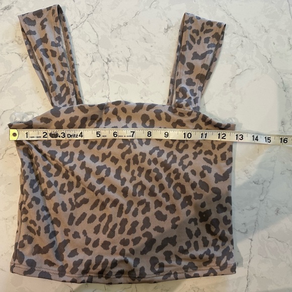 🥰 2/$15 Olivia Rae cheetah crop tank - Picture 3 of 7